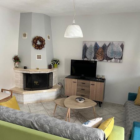 Apartment Efi Néa Péramos Eksteriør bilde